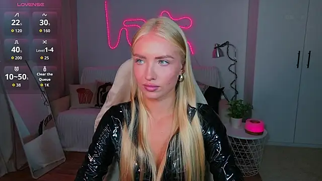 Snapshot of TessaGrays chatting on 6, 8, 2026 TessaGrays online show from 6, 8, 2026