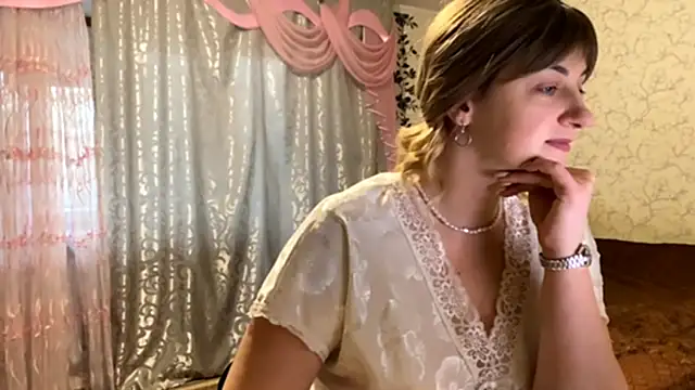 Snapshot of HoneyRose333 chatting on 21, 10, 2025 HoneyRose333 online show from 21, 10, 2025