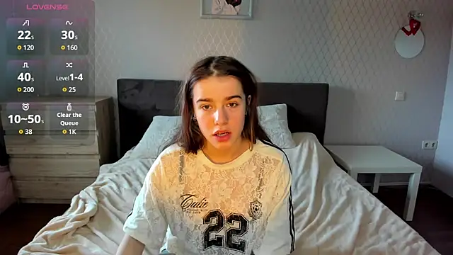 ShellyMoon  online show from 6, 10, 2025
