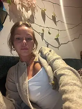 MiraLuna online show from 7, 11, 2025