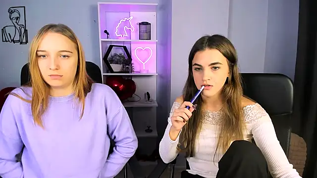 Snapshot of lina_fox12 chatting on 14, 11, 2025 lina fox12 online show from 14, 11, 2025