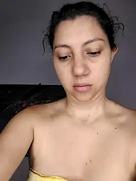 Snapshot of julietta_maxi chatting on 3, 10, 2025 julietta maxi online show from 3, 10, 2025