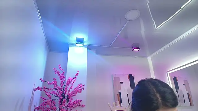 Gabriela milani online show from 18, 11, 2025