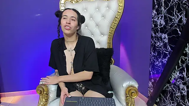 Snapshot of Annie_roselle chatting on 4, 12, 2025 Annie roselle online show from 4, 12, 2025