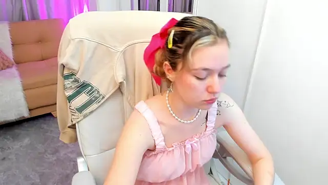 Lucia Copper online show from 20, 10, 2025