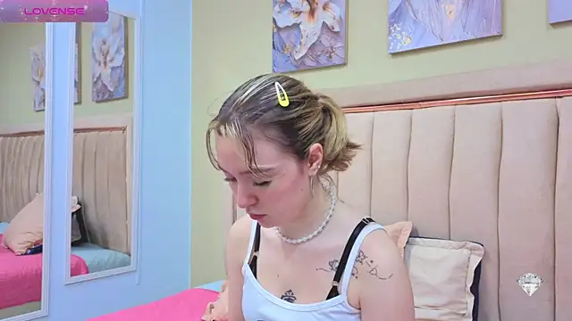 Lucia Copper online show from 26, 10, 2025