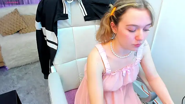 Lucia Copper online show from 1, 11, 2025