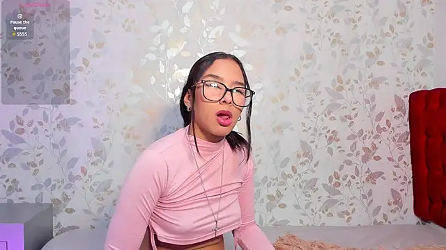 Snapshot of Luciaoregon chatting on 7, 11, 2025 Luciaoregon online show from 7, 11, 2025