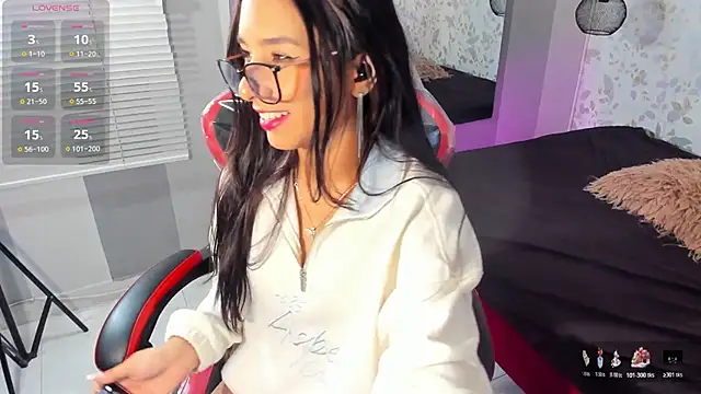 Snapshot of Luciaoregon chatting on 17, 10, 2025 Luciaoregon online show from 17, 10, 2025