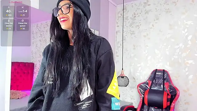 Snapshot of Luciaoregon chatting on 14, 10, 2025 Luciaoregon online show from 14, 10, 2025