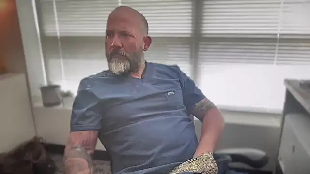 fuckadilf online show from 24, 4, 2026