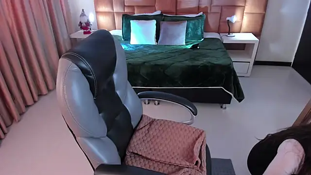 Scarlett  Cooper   online show from 17, 12, 2025