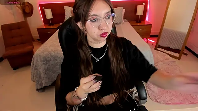 Snapshot of Scarlett__Cooper__ chatting on 19, 10, 2025 Scarlett Cooper online show from 19, 10, 2025