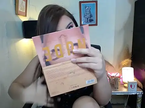 Snapshot of Kylaanne chatting on 22, 10, 2025 Kylaanne online show from 22, 10, 2025