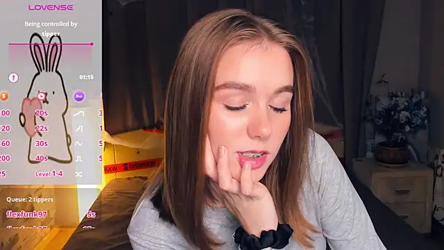 Snapshot of TienKnous chatting on 6, 11, 2025 TienKnous online show from 6, 11, 2025