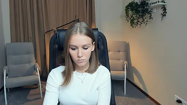 Snapshot of TienKnous chatting on 3, 10, 2025 TienKnous online show from 3, 10, 2025