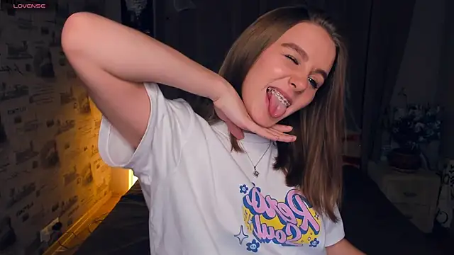 Snapshot of TienKnous chatting on 9, 11, 2025 TienKnous online show from 9, 11, 2025