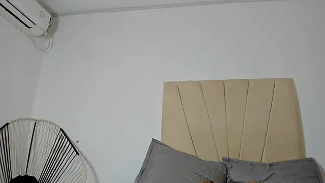 Snapshot of Ainoa_Pink chatting on 12, 11, 2025 Ainoa Pink online show from 12, 11, 2025