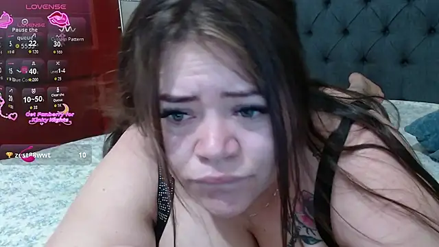 Snapshot of Michellx_hot2 chatting on 23, 11, 2025 Michellx hot2 online show from 23, 11, 2025