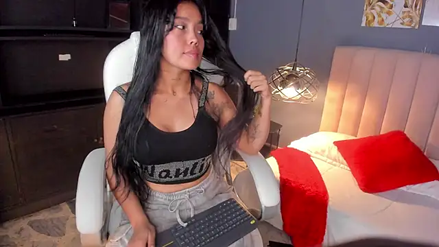 Juliieta Evans online show from 2, 10, 2025