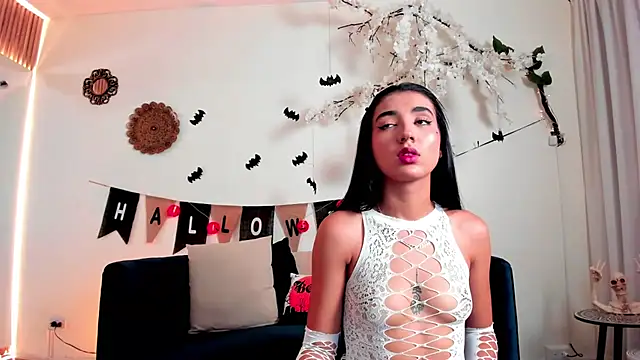 cloe taylor   online show from 23, 10, 2025