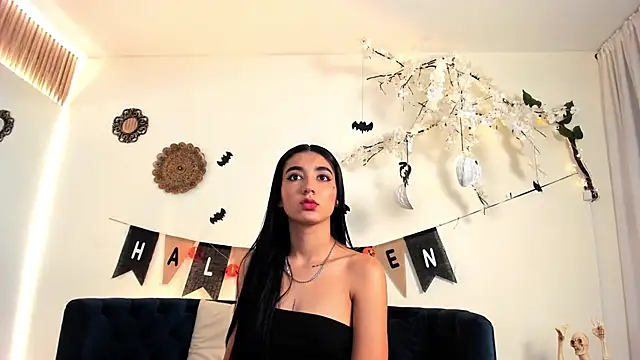 cloe taylor   online show from 18, 10, 2025