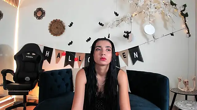 cloe taylor   online show from 12, 10, 2025