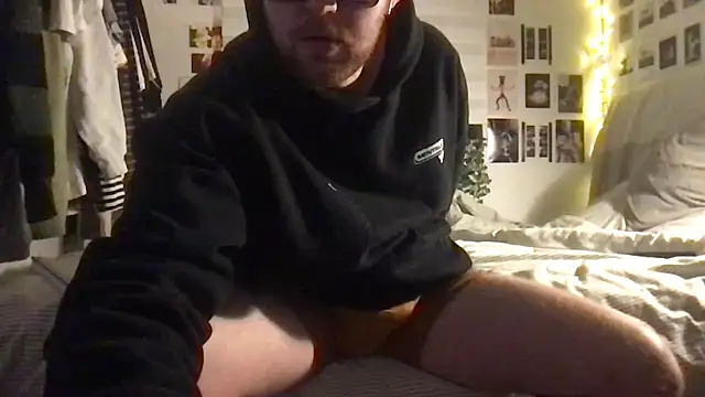 Snapshot of Angus80085 chatting on 13, 3, 2026 Angus80085 online show from 13, 3, 2026