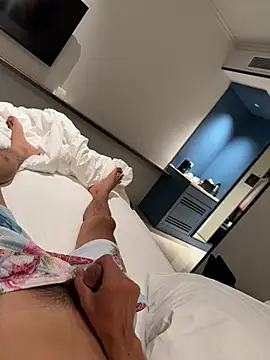 HenryLee1983-cums online show from 22, 4, 2026