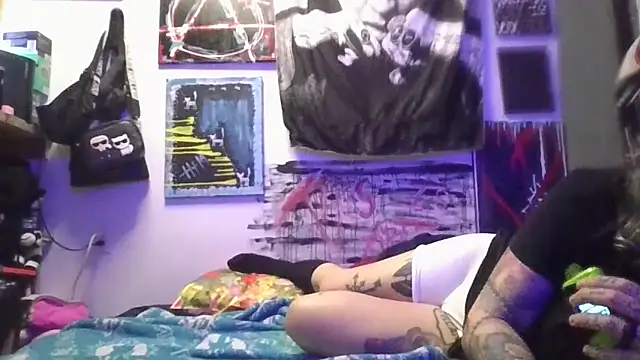 inkdhollow1 online show from 2, 4, 2026