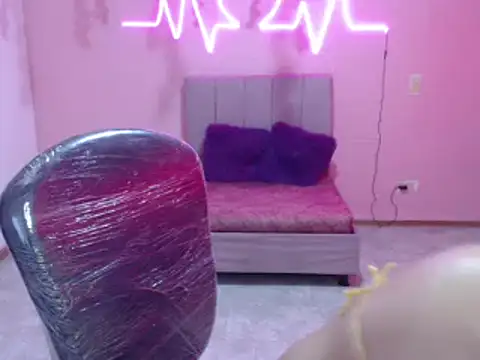 Snapshot of cristal_hills_19 chatting on 13, 11, 2025 cristal hills 19 online show from 13, 11, 2025