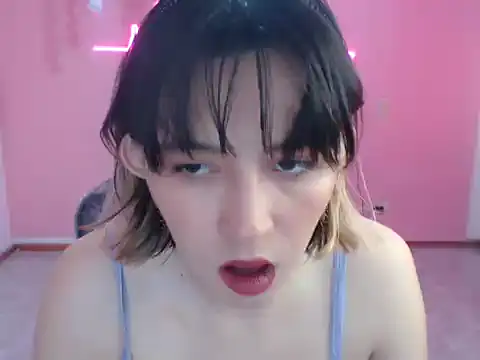 Snapshot of cristal_hills_19 chatting on 18, 11, 2025 cristal hills 19 online show from 18, 11, 2025