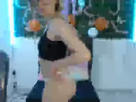 Snapshot of cristal_hills_19 chatting on 24, 10, 2025 cristal hills 19 online show from 24, 10, 2025