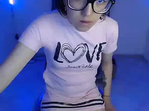 Snapshot of cristal_hills_19 chatting on 23, 10, 2025 cristal hills 19 online show from 23, 10, 2025