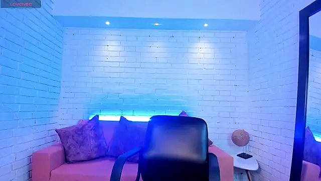 Snapshot of VenusCooper chatting on 14, 11, 2025 VenusCooper online show from 14, 11, 2025