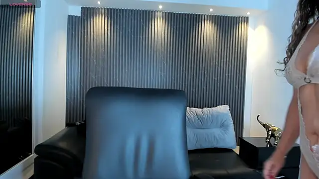 Snapshot of VenusCooper chatting on 23, 10, 2025 VenusCooper online show from 23, 10, 2025