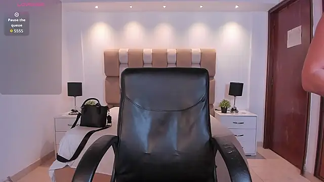 VenusCooper online show from 9, 4, 2026