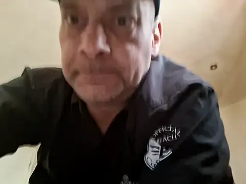 Snapshot of ChicoloXXX chatting on 4, 6, 2026 ChicoloXXX online show from 4, 6, 2026