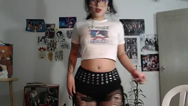 Lia Carter  online show from 28, 4, 2026
