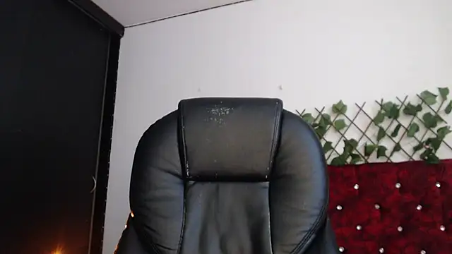 Lia Carter  online show from 11, 2, 2026