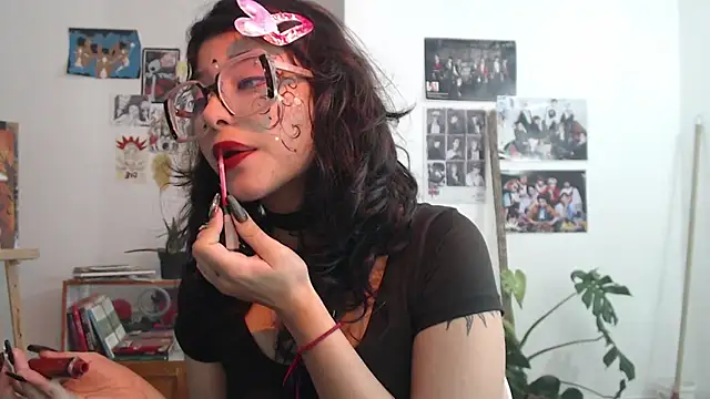 Lia Carter  online show from 28, 4, 2026
