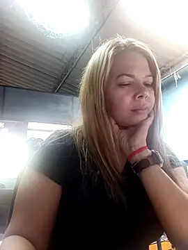 Snapshot of vicoria_09 chatting on 4, 11, 2025 vicoria 09 online show from 4, 11, 2025