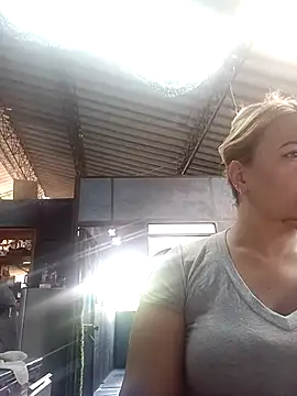 Snapshot of vicoria_09 chatting on 5, 11, 2025 vicoria 09 online show from 5, 11, 2025