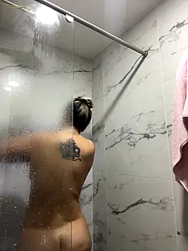 Zoe riivas online show from 10, 10, 2025