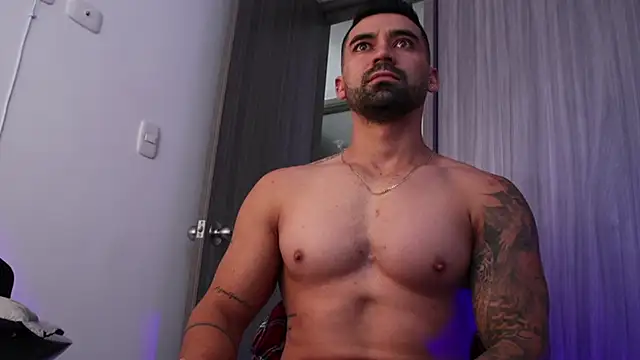 Snapshot of SOY_MIKE chatting on 18, 11, 2025 SOY MIKE online show from 18, 11, 2025