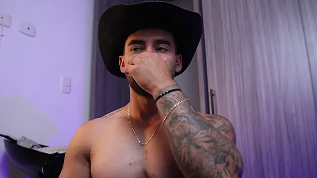 Snapshot of SOY_MIKE chatting on 28, 11, 2025 SOY MIKE online show from 28, 11, 2025