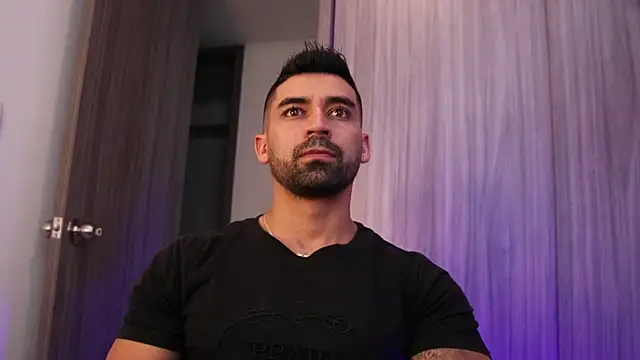 Snapshot of SOY_MIKE chatting on 17, 11, 2025 SOY MIKE online show from 17, 11, 2025