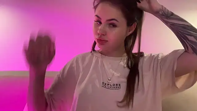 Snapshot of AlmaryKim chatting on 8, 11, 2025 AlmaryKim online show from 8, 11, 2025