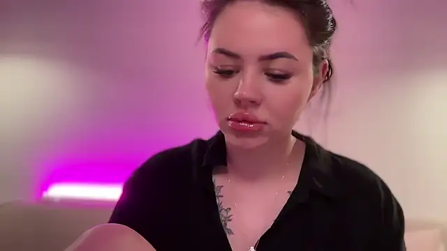 Snapshot of AlmaryKim chatting on 13, 10, 2025 AlmaryKim online show from 13, 10, 2025