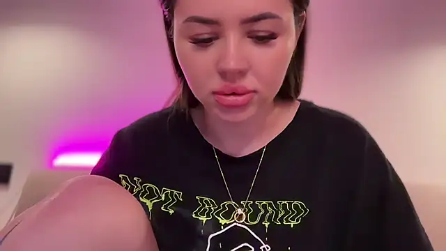 Snapshot of AlmaryKim chatting on 10, 10, 2025 AlmaryKim online show from 10, 10, 2025